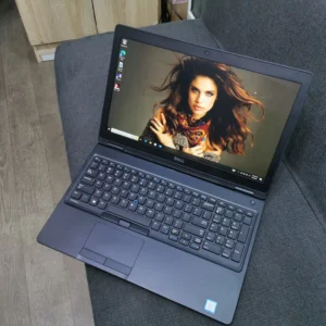 DELL Precision 3520